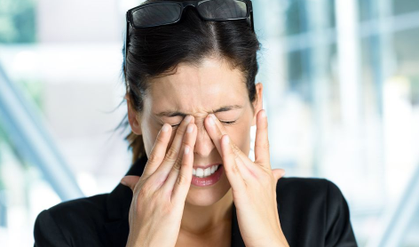 眼睛干澀視力模糊怎樣處理1
