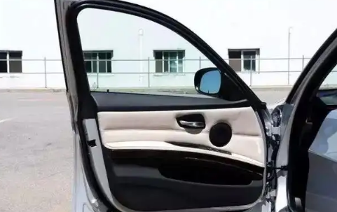 撞上已經打開的車門誰的責任2