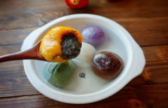 煮好的湯圓放在水里還是撈出來